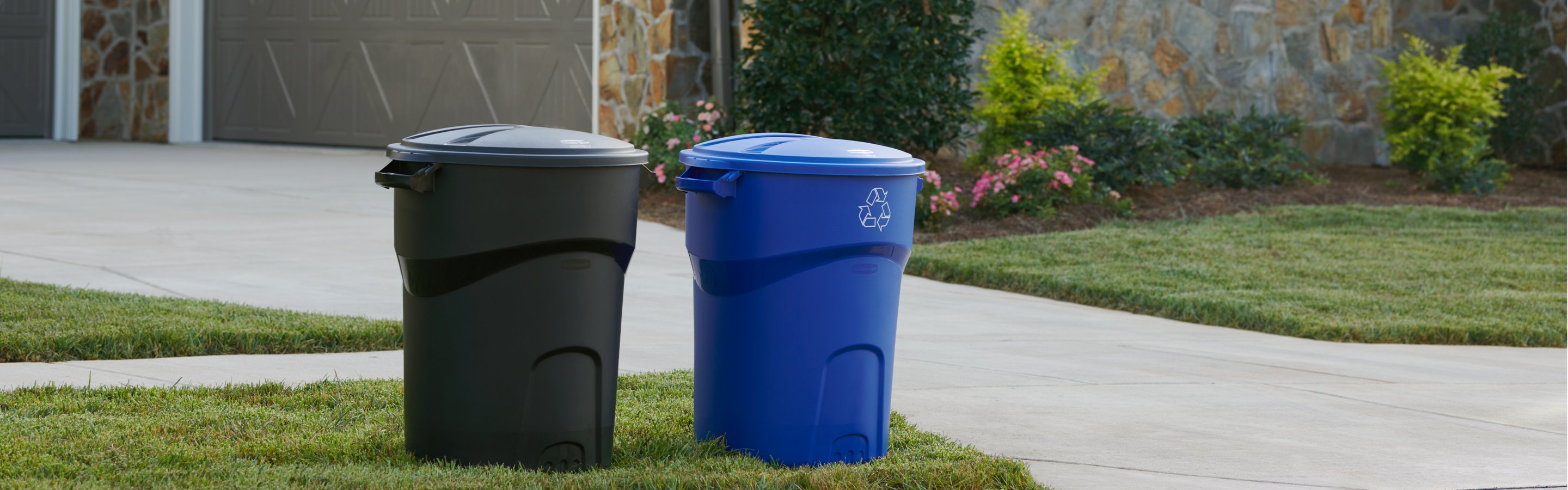 Outdoor Trash Cans & Bins Rubbermaid